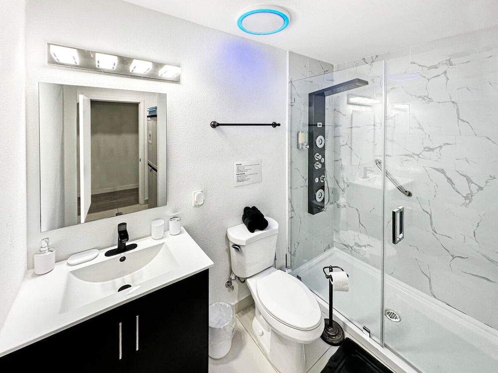 Vacay Spot experience Luna Sky 65 TV BAR BBQ SHOWER massage jets music to FL Keys - photo 27