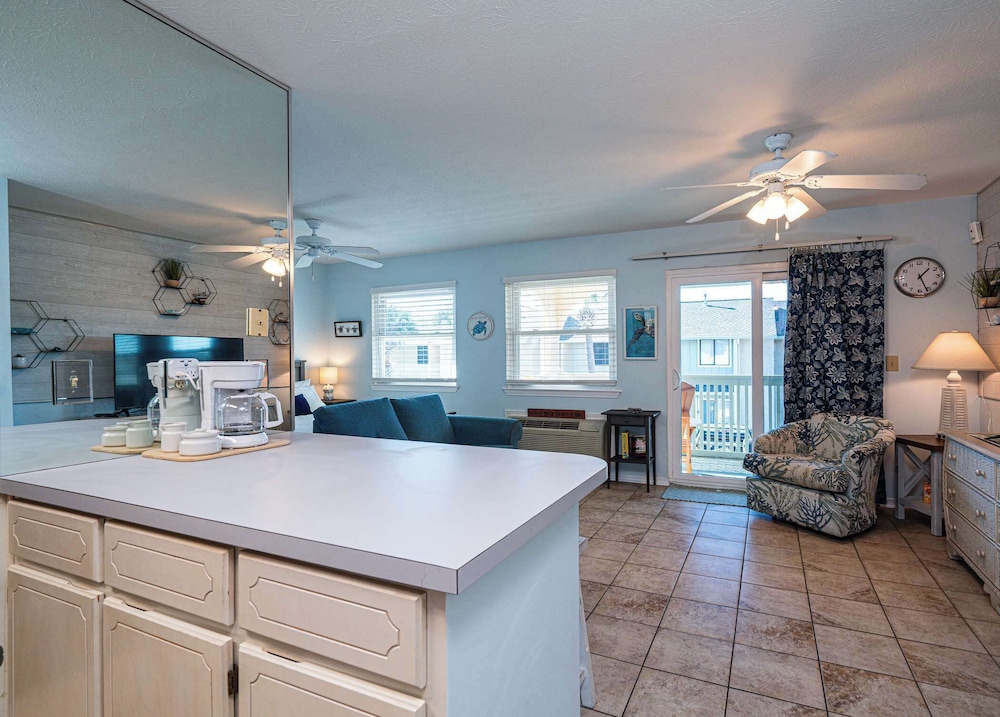 The Turtle Nest Resort Condo w Pool - photo 10