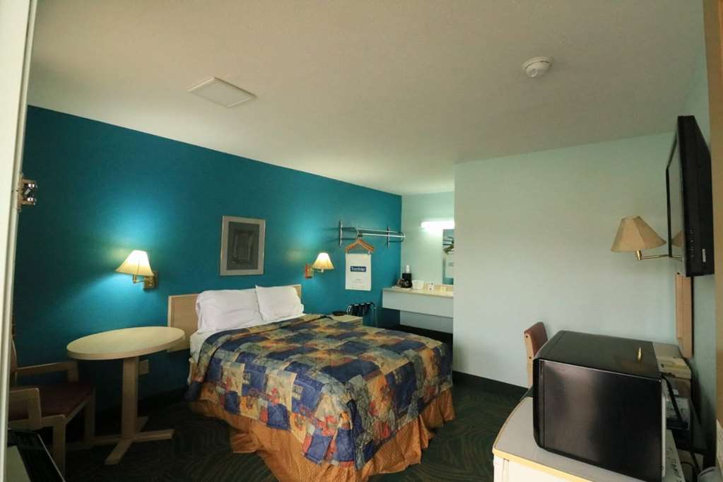 Travelodge by Wyndham Parkersburg - photo 7