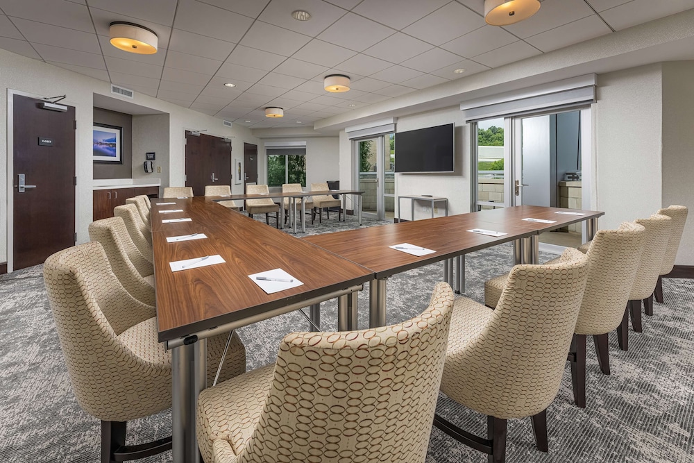 Hampton Inn & Suites Chattanooga Downtown - photo 37