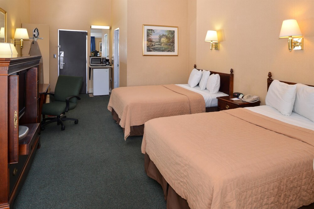 Americas Best Value Inn Campus View - photo 17