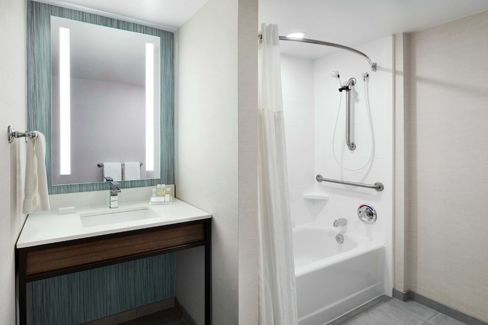 Hilton Garden Inn Champaign Urbana - photo 13