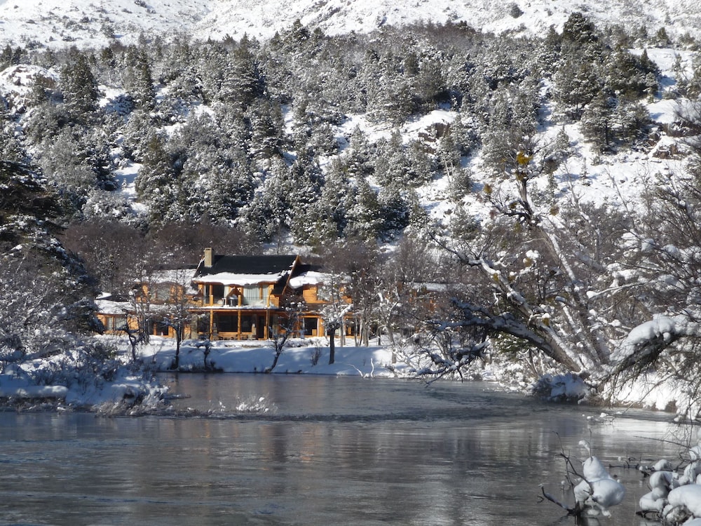 Rio Hermoso — 4-Star Luxury Hotel in San Martin De Los Andes, Argentina