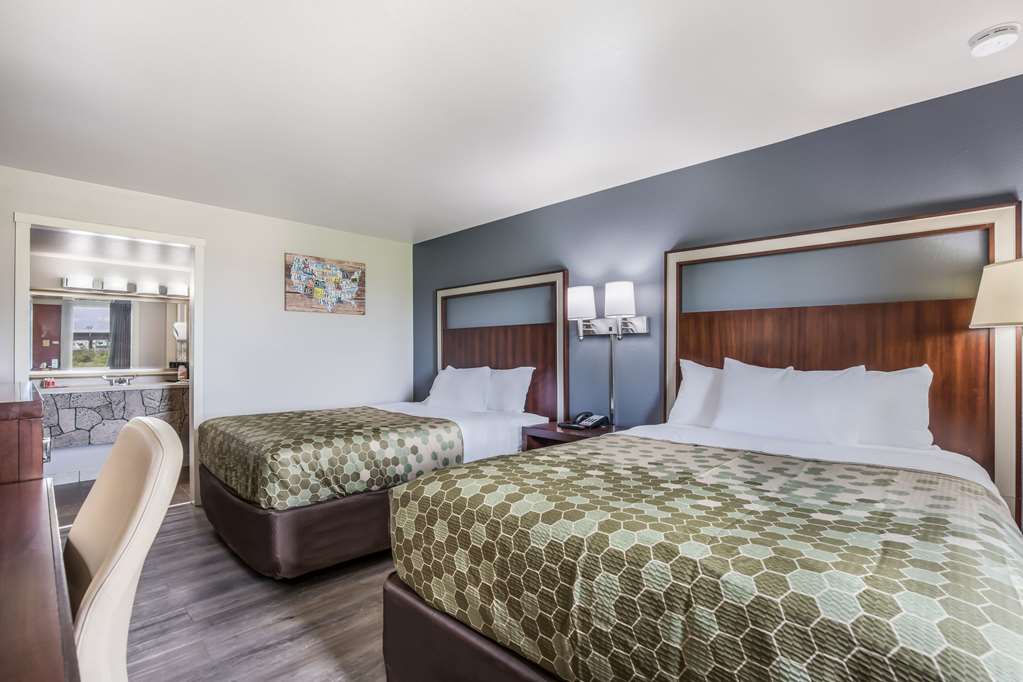Econo Lodge Neenah - photo 7