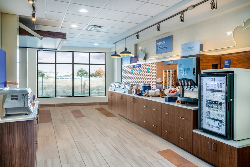 Holiday Inn Express Hotel & Suites Tappahannock by IHG - photo 23