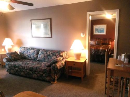 Captain Cook Inn - photo 24