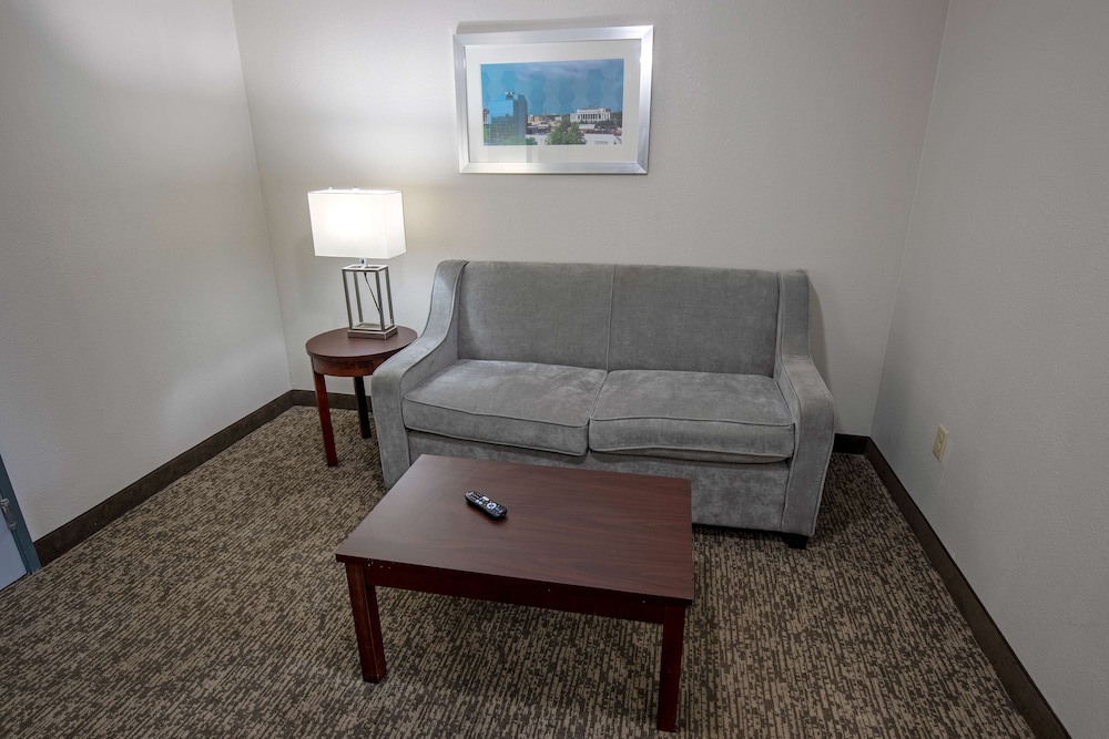 Best Western Plus Vermilion River Inn & Suites - photo 22