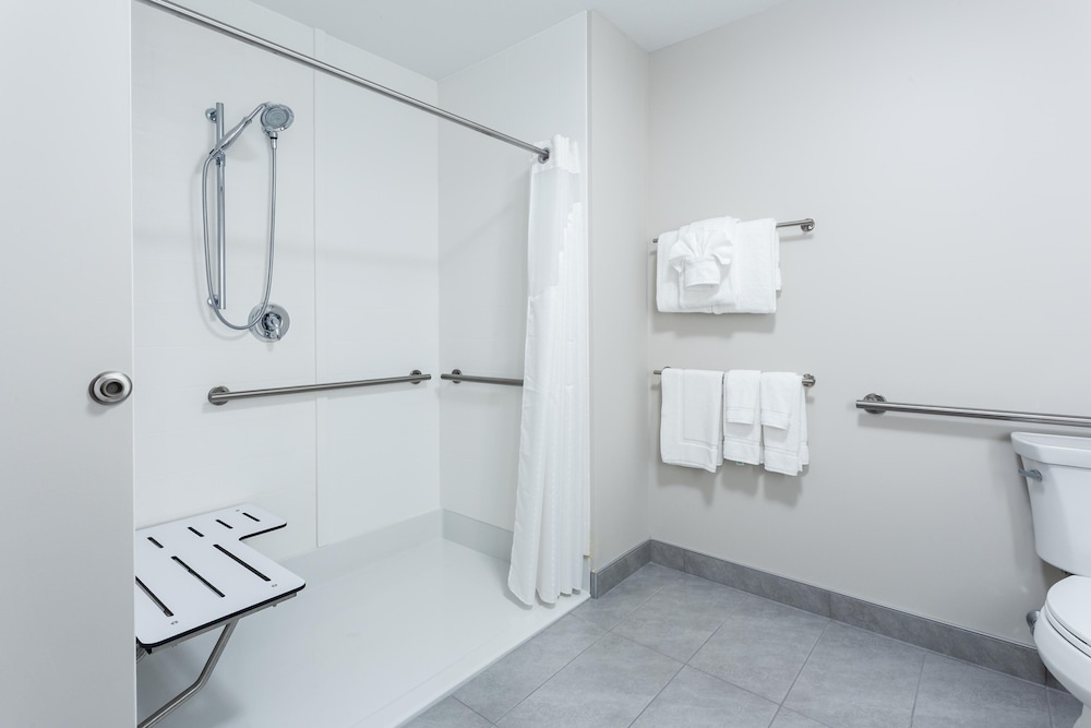 Holiday Inn Express & Suites Rice Lake by IHG - photo 22
