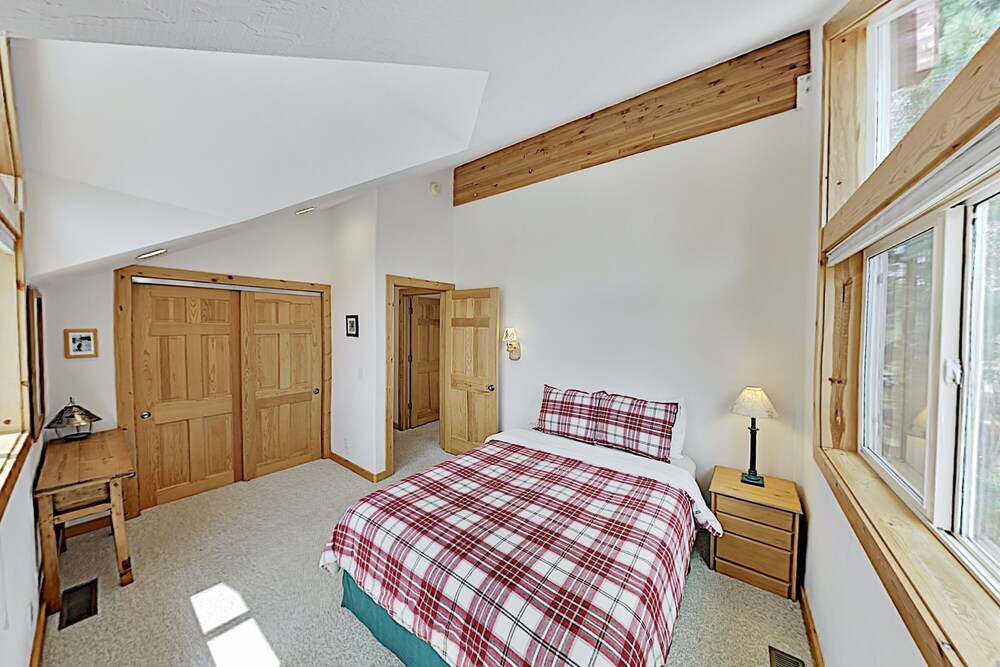 Tahoe Donner Luxury Sleeps 14 Hot tub 3100 sqft - photo 8