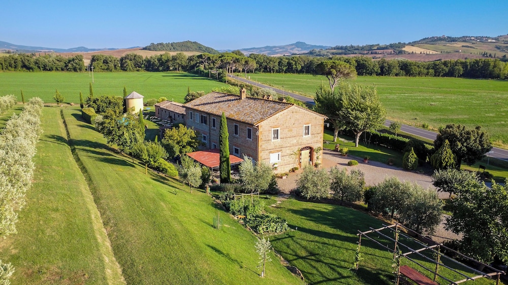Agriturismo Palazzi del Papa — 4-Star Luxury Hotel in Pienza, Italy