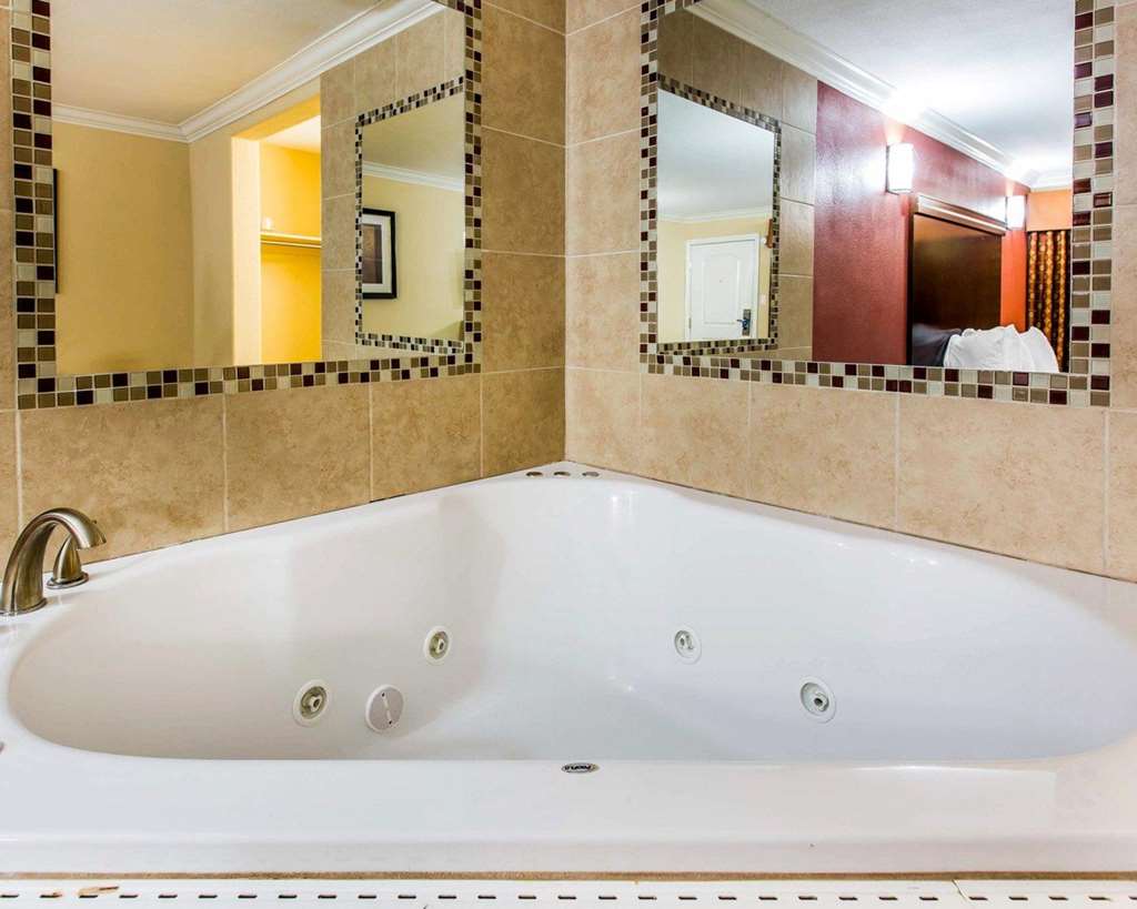 Rodeway Inn & Suites Corona - photo 20
