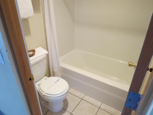 Western Royal Inn - photo 9