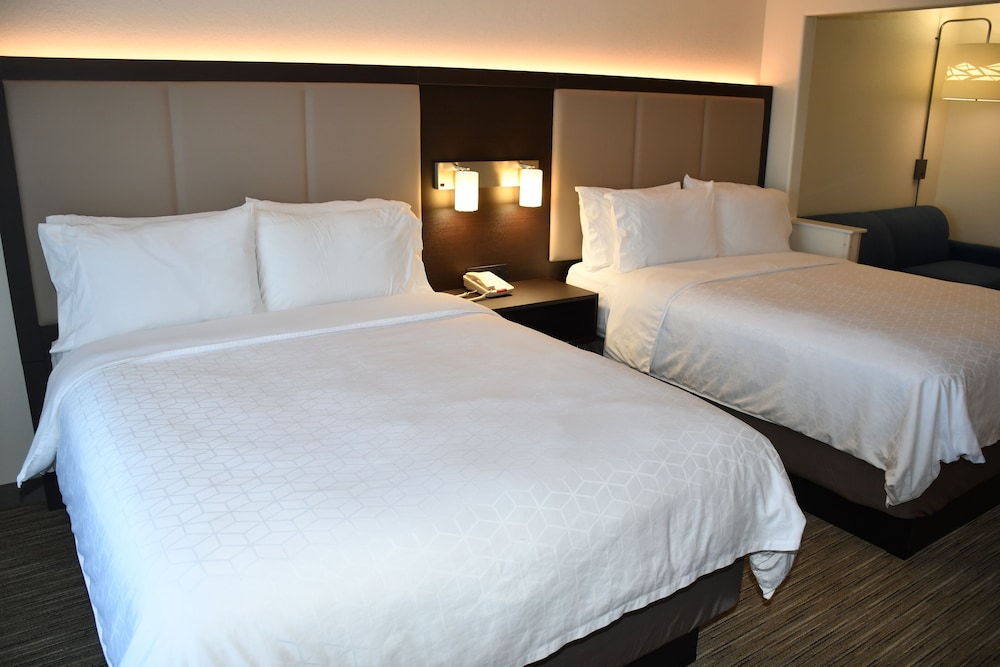 Holiday Inn Express & Suites Evanston By IHG - photo 11