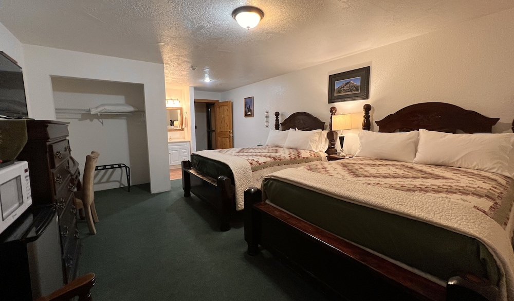 The Snuggle Inn - photo 20