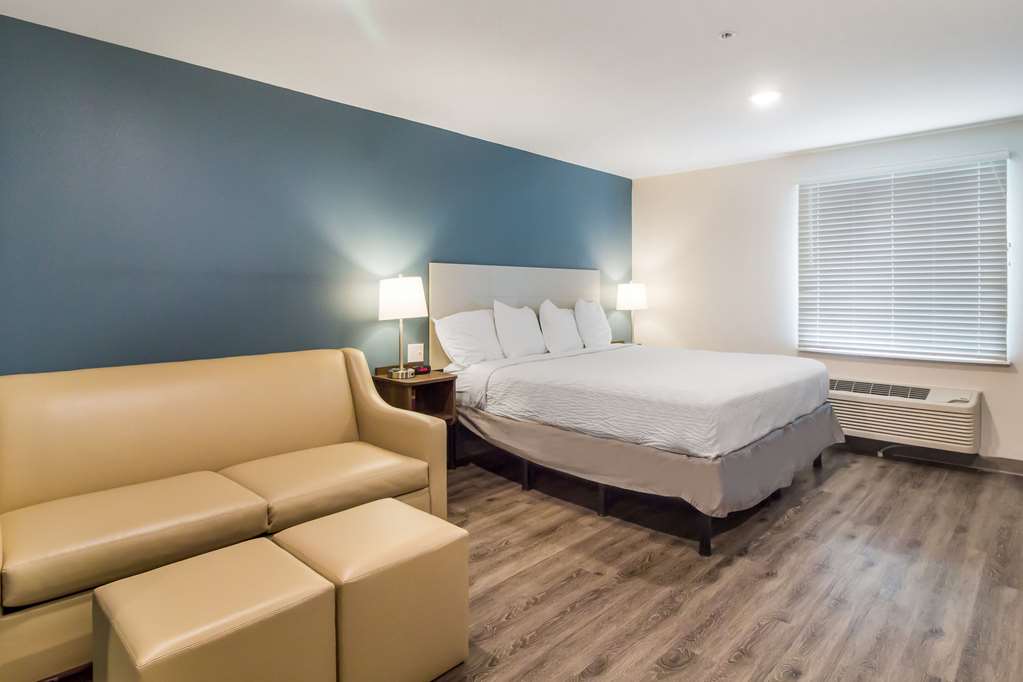 WoodSpring Suites Lake Jackson - photo 11