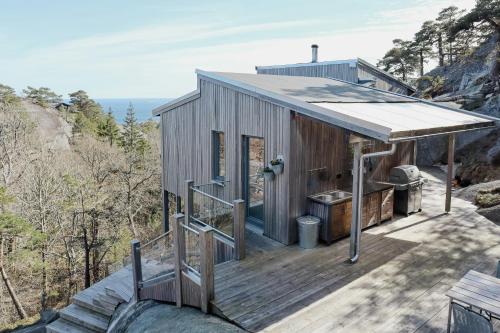 Modern Cabin On Rock At Kjerringvik — hotel near Sandefjord Airport, Torp