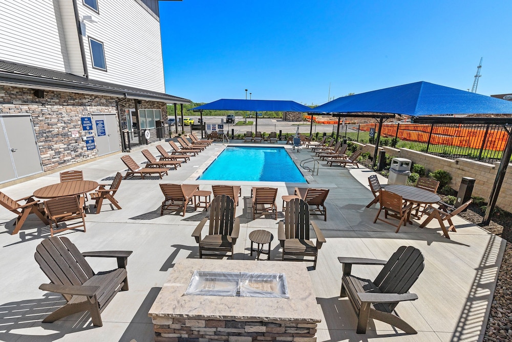 Holiday Inn Exp Parkville - photo 57