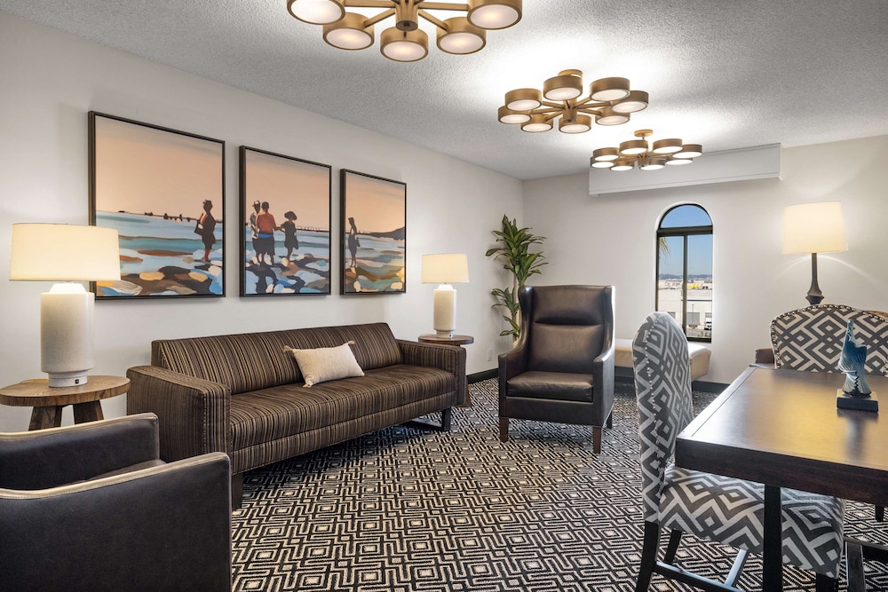 Embassy Suites by Hilton Los Angeles LAX South El Segundo - photo 17