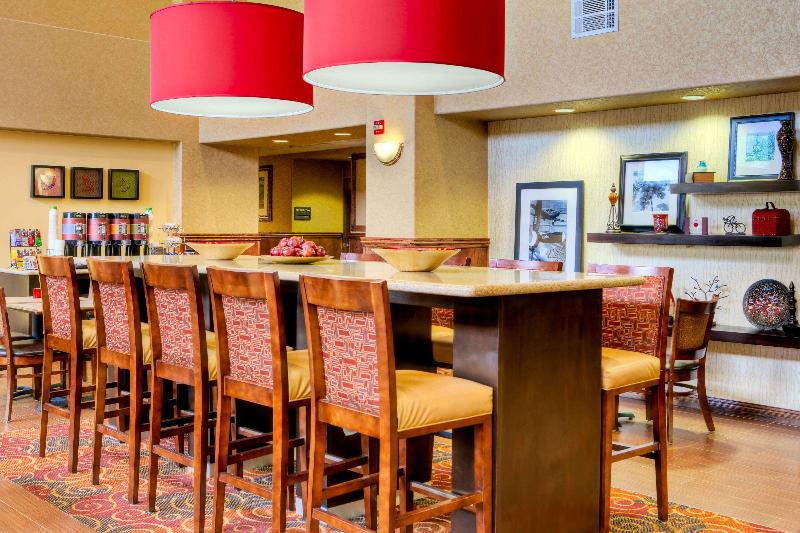 Hampton Inn & Suites Palmdale - photo 9