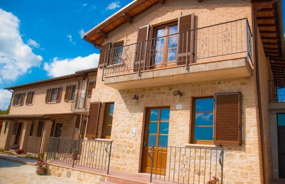 Agriturismo Villalta — 4-Star Luxury Hotel in Perugia, Italy