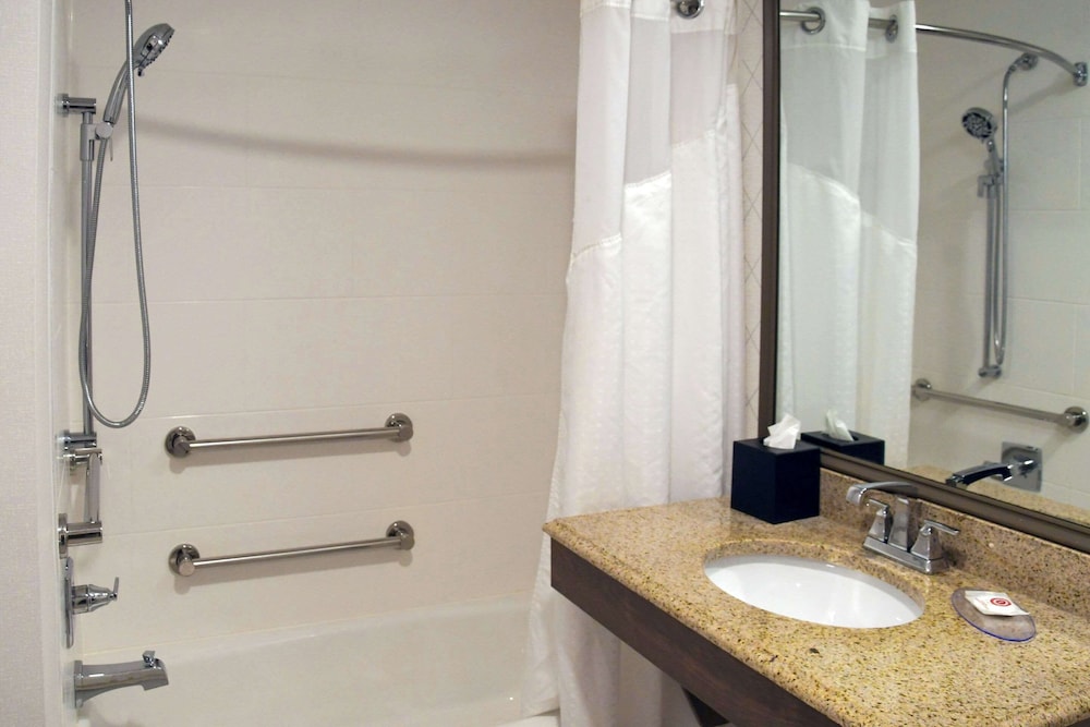 Comfort Inn & Suites NW Milwaukee - photo 34