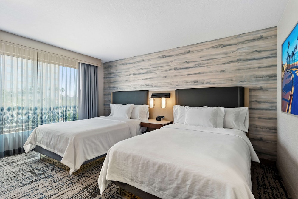 Embassy Suites by Hilton Anaheim South - photo 8