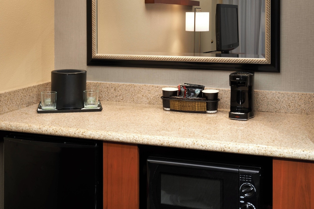 Courtyard by Marriott Rockford - photo 12