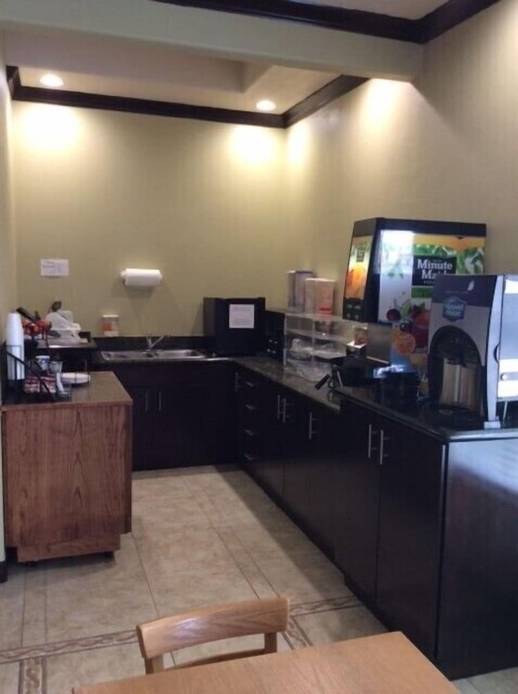 Texas Inn Weslaco - photo 60