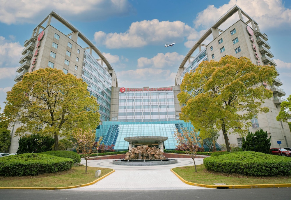 Ramada Plaza Shanghai Pudong Airport — 4-Star Luxury Hotel in Shanghai, People's Republic of China