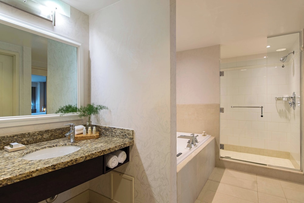 Renaissance Raleigh North Hills Hotel - photo 31