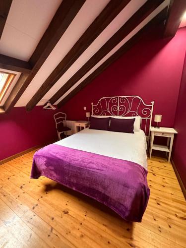 En Busca Del Viento Del Norte in Santillana, Spain