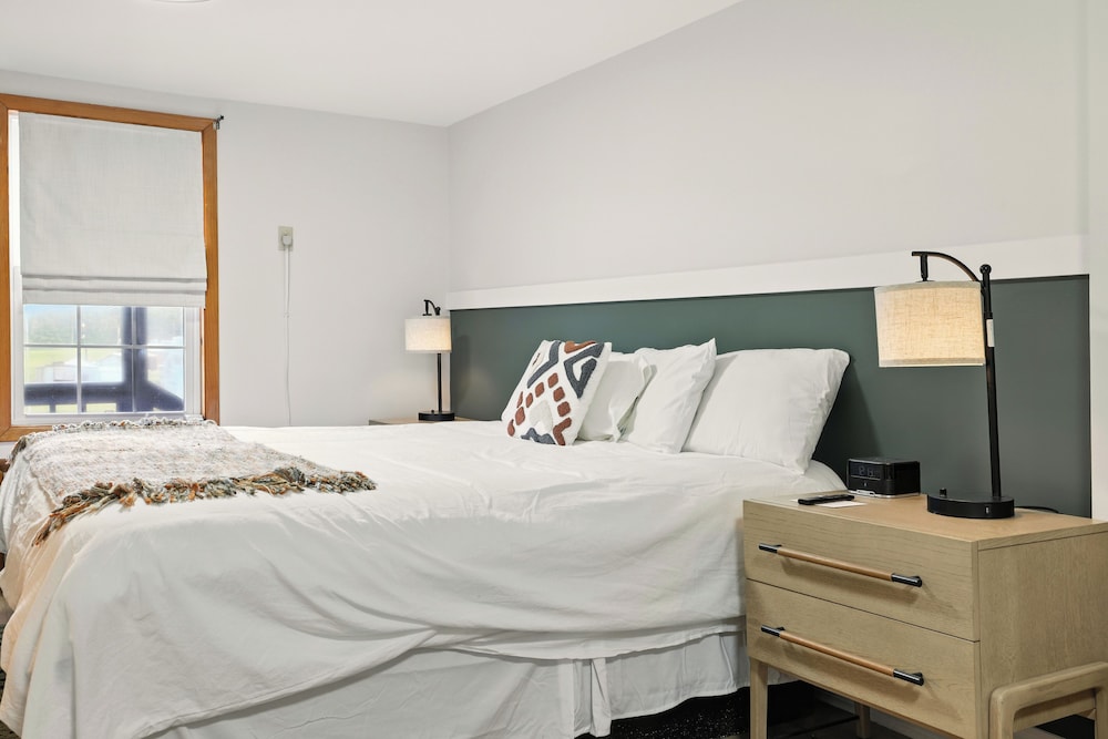 Hillside Motel LLC - photo 43