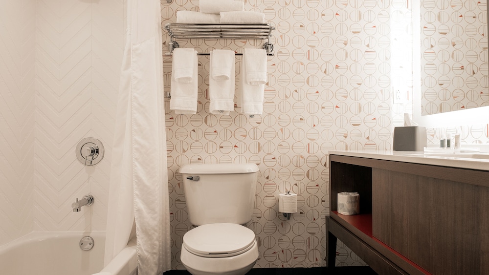 Holiday Inn and Suites Philadelphia W Drexel Hill - photo 52