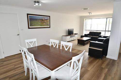 Ascot Gardens Serviced Apartments — 4-Star Luxury Hotel in Dubbo, Australia