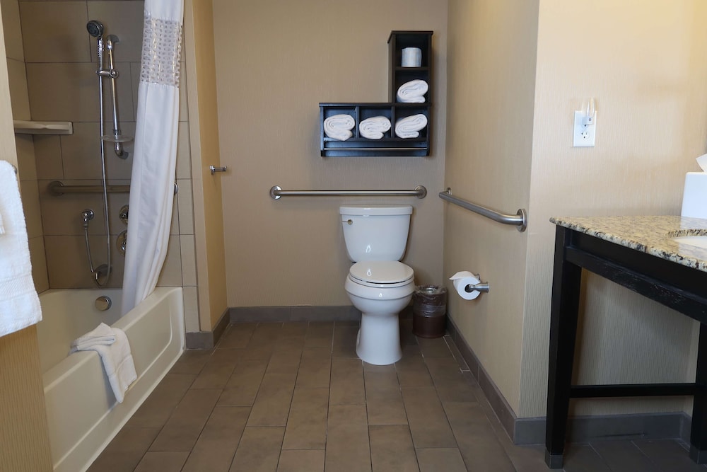 Hampton Inn & Suites Salinas - photo 23