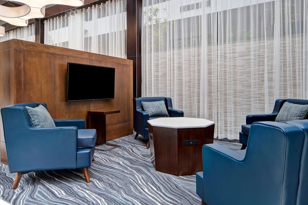 Embassy Suites Syracuse - photo 12