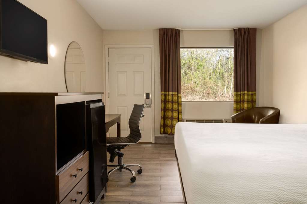 Super 8 by Wyndham Ocean Springs Biloxi - photo 11