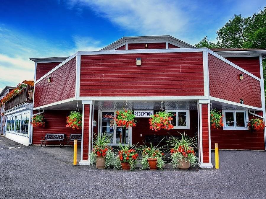 Hotel Motel Le Chateauguay in Quebec, Canada