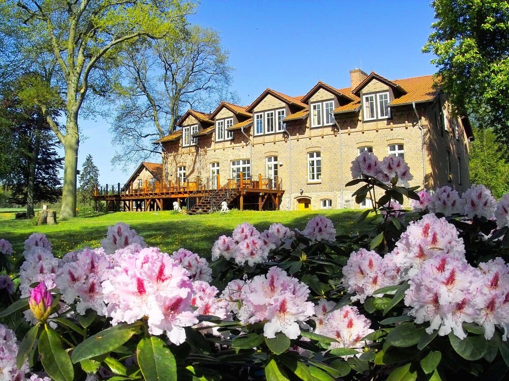 Gut Settin am See Ferienhäuser — 4-Star Luxury Hotel in Ostseebad Goehren, Germany
