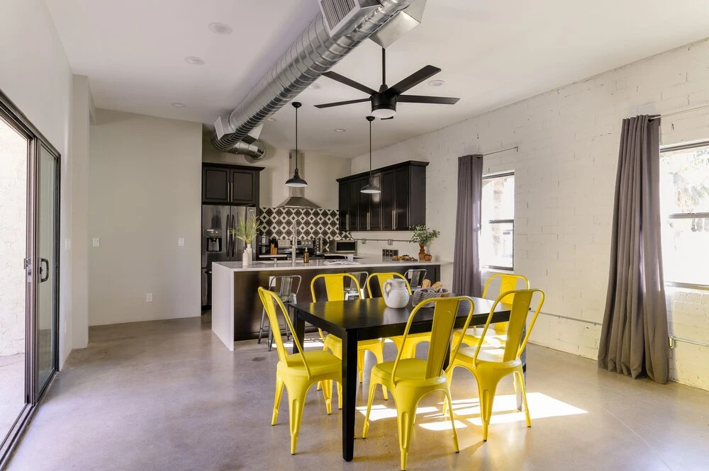 Stellar By Avantstay Modern Artist's Loft in Old Town w Patio - photo 17