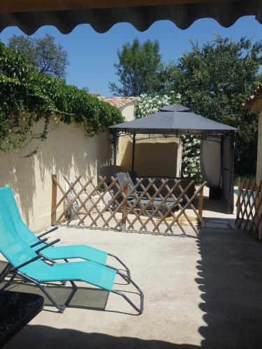 Un Coin En Provence — Villeneuve