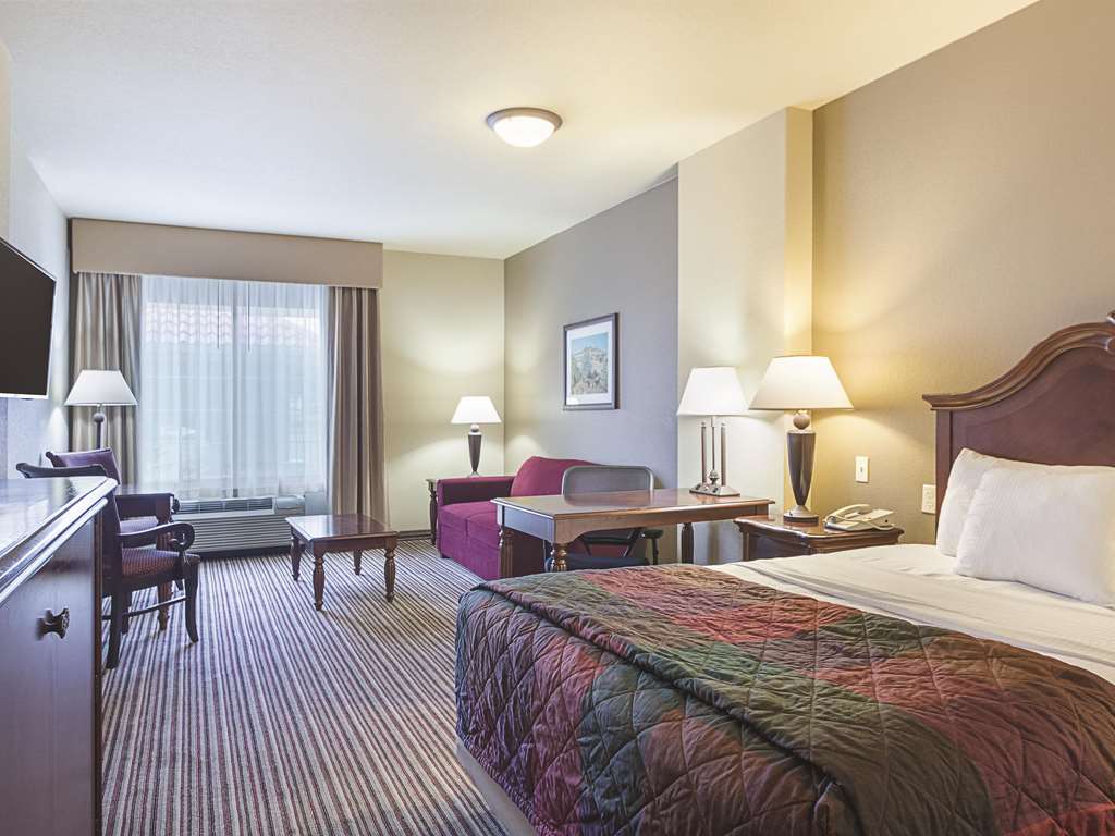 La Quinta Inn & Suites by Wyndham Trinidad - photo 21
