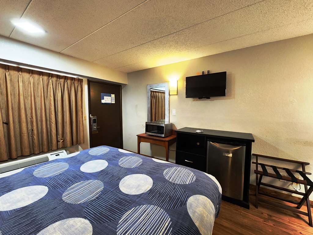Americas Best Value Inn & Suites Little Rock at Scott Hamilton Dr - photo 18