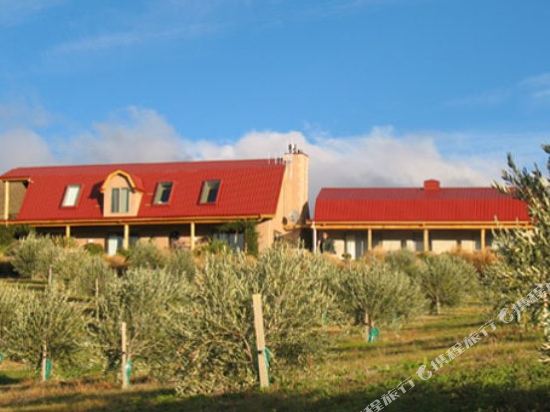 Ardgour Strawbale Bed and Breakfast — 5-Star Luxury Hotel in Cromwell, New Zealand