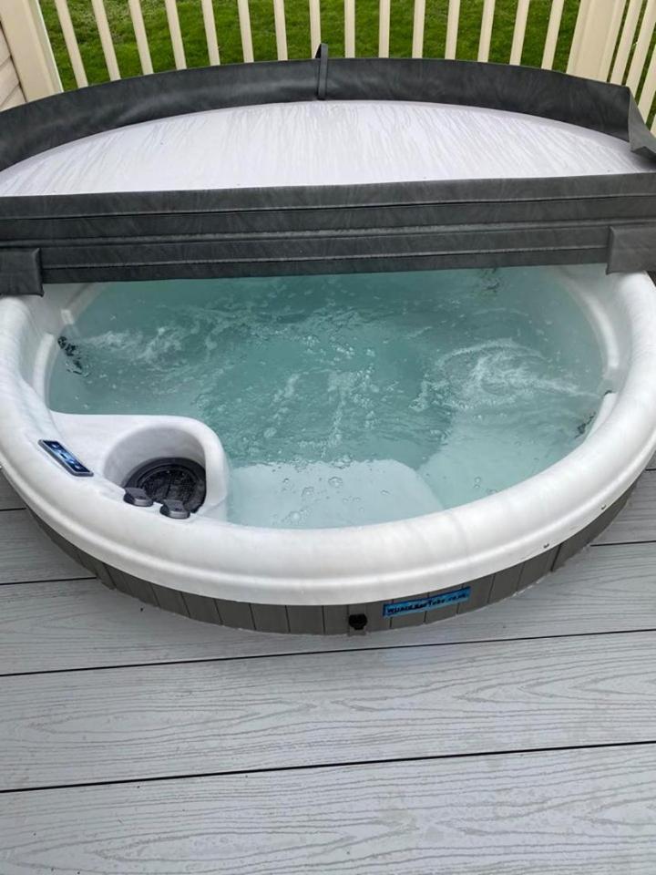 Kingfisher Court 2 Tattershall Lakes With Hot Tub — hotel in Alford