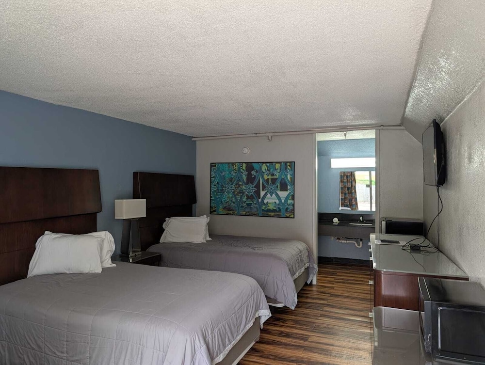 Budgetel Inns & Suites - photo 14