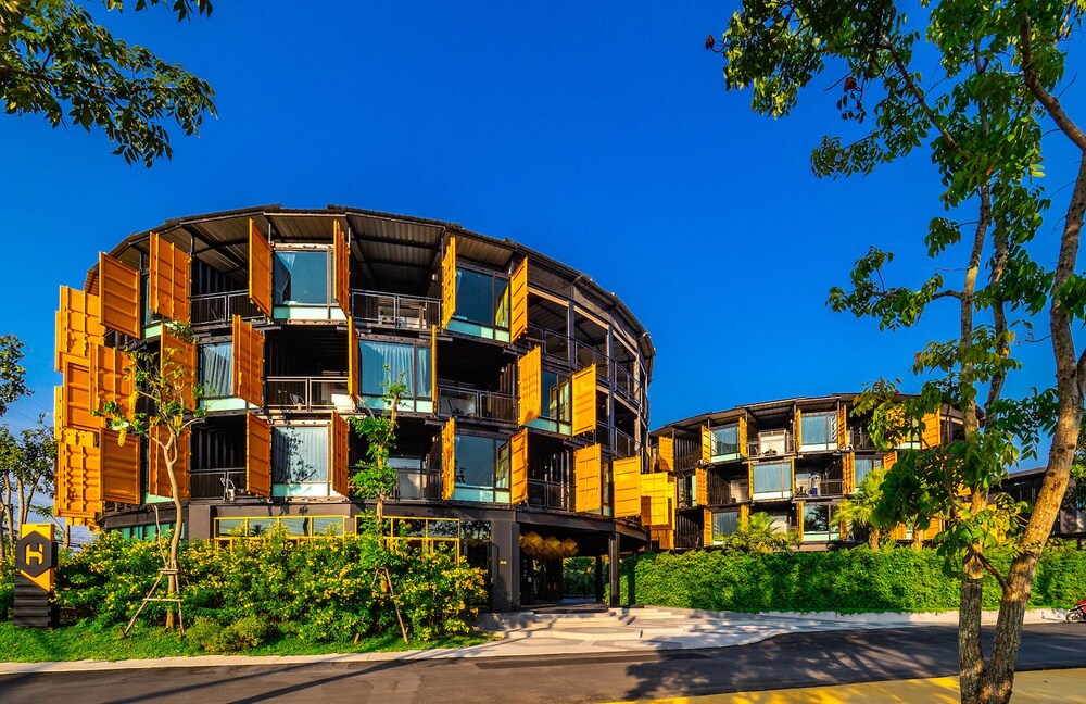 Hivetel Phuket in Ban Chalong, Thailand