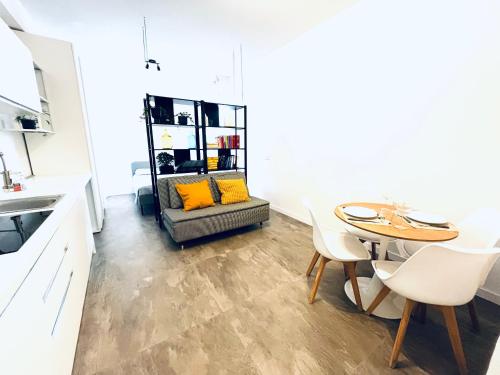 Tortona 767 Smart House Nella Moda E Design Navigli Fuori Salone — 4-Star Luxury Hotel in Milan, Italy
