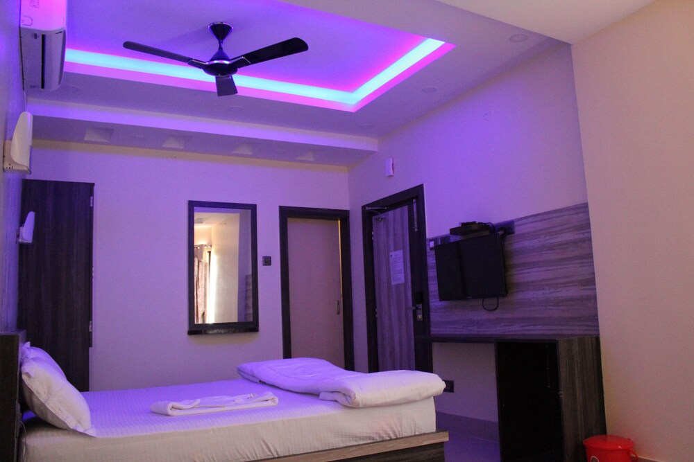 Hotel Shantinivas Tarapith in Rampur Hat, India