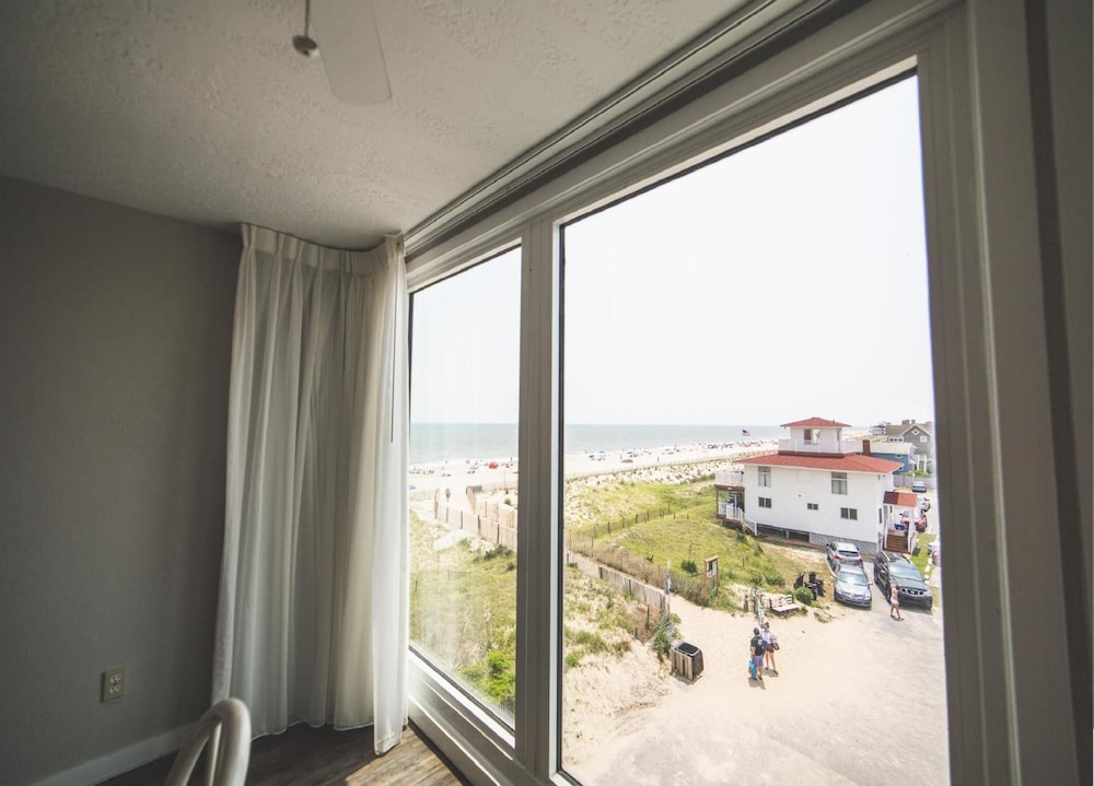 Surf Club Oceanfront Hotel — hotel in Rehoboth Beach
